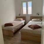 The House * Μεντουλίν