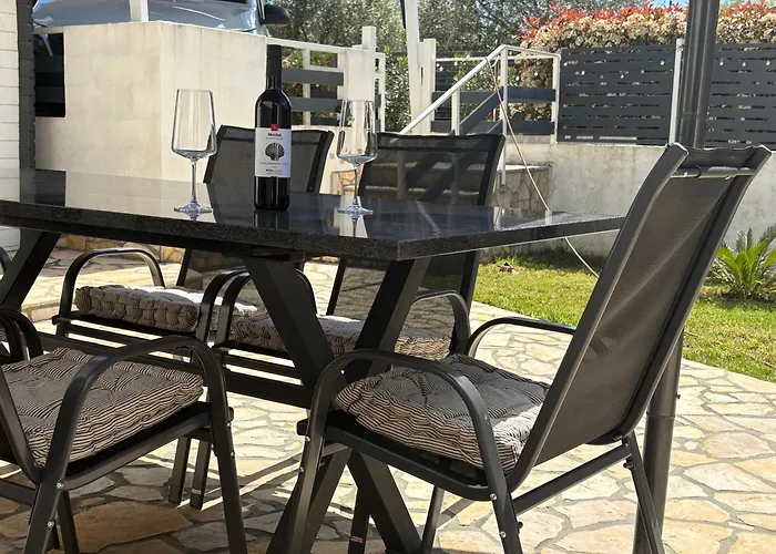 Vikendica The House *